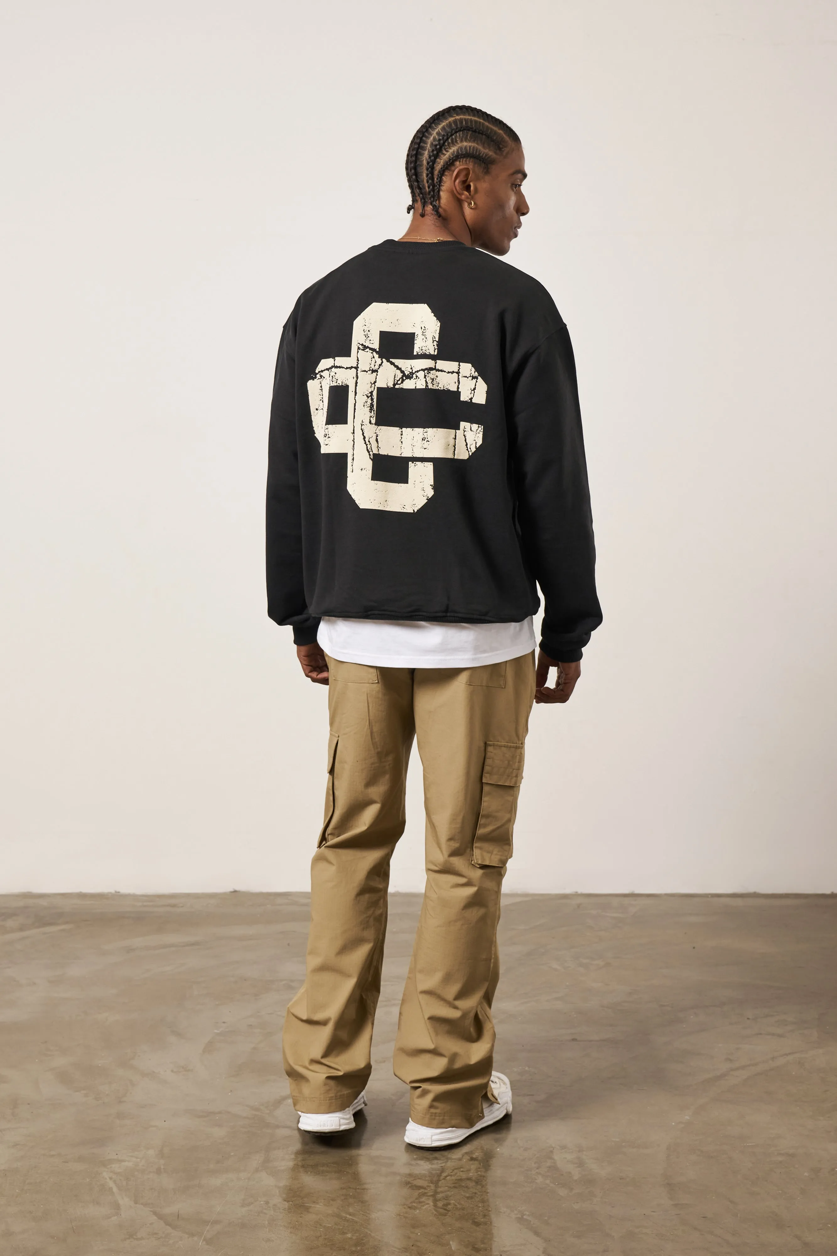 CRACKED EMBLEM SWEATSHIRT - BLACK