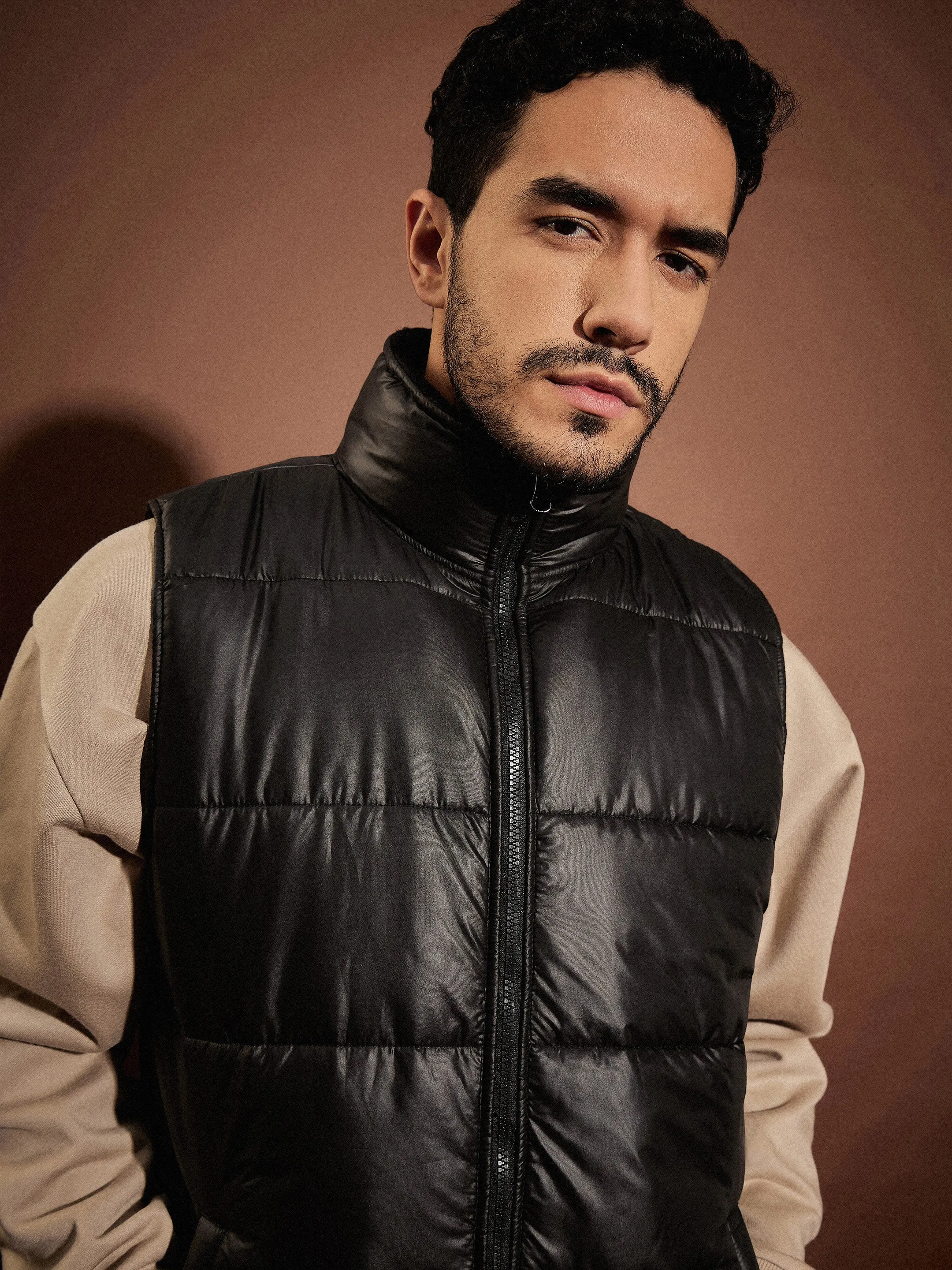 Men Black Fur Collar Sleeveless Puffer Jacket